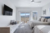Spacious 5 Bedrooms 6 Bathrooms Near Zion Private Pool & Extra Large Hot Tub - Balcony