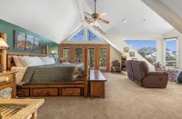 Majestic views! 4 bedroom, 4.5 bath home close to town - Jacuzzi