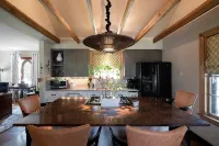 "Charming Nashville Cottage in Green Hills - Cozy, Family-Friendly Retreat - บ้านพักหลังเล็ก