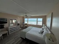 Beach Front Condo - Melbourne/Satellite Beach Cocoa Beach 2 Bd/ 2 Bath, Pool - Wifi