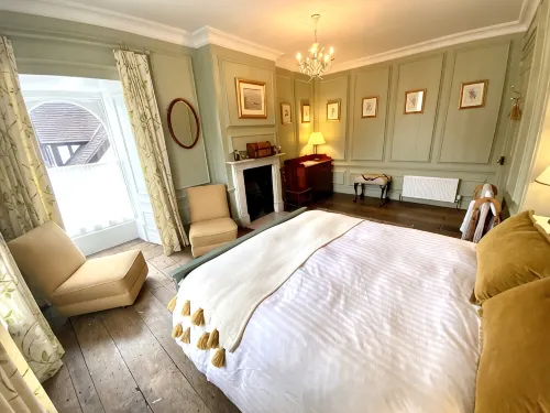 Fabulous Georgian Town House - 4-Star