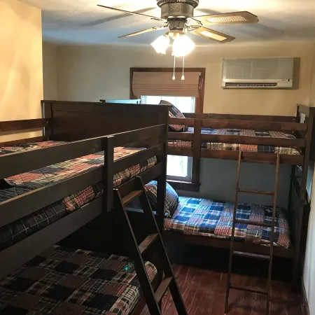 Rural Home, Hot Tub, Campfire, Hardwood Floors