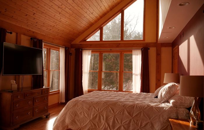 Cozy Valley View Post & Beam Villa!
