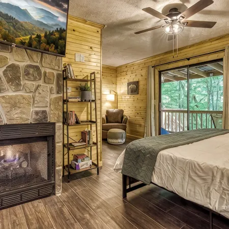 Smoky Mountain Haven! Hot Tub, Private Deck & Cozy Vibes!