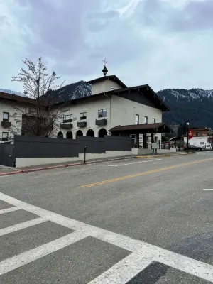 Alpine View Haus on Main - Bavarian Themed Condo - Boutique