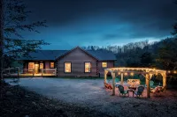 Red River Gorge Cabin with Hot Tub~AMAZING VIEW~Pool Table~Perfect for groups - Boutique