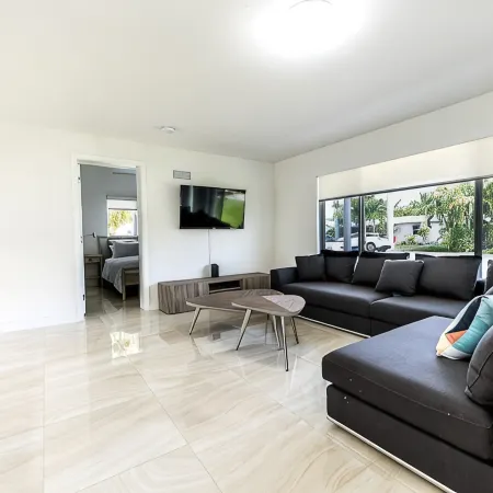 Luxury 5BR 3 Baths On the water Great Location 5 Min to Beach  Heated Salt pool