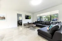 Luxury 5BR 3 Baths On the water Great Location 5 Min to Beach  Heated Salt pool - Villas