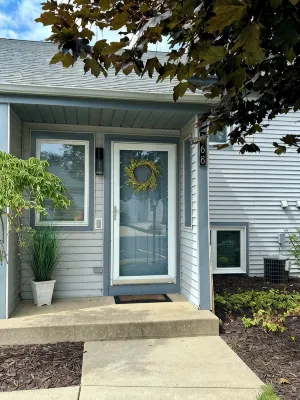 Open Layout Townhome Near All the Fun - 4성급
