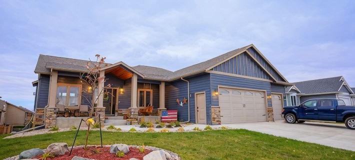 Inspirational Ranch-SUPERBLY CLEAN with HOT TUB!!! Lower Unit w/2 walkout patios Hotels in Sioux Falls