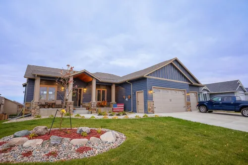 Inspirational Ranch-SUPERBLY CLEAN with HOT TUB!!! Lower Unit w/2 walkout patios - 4성급