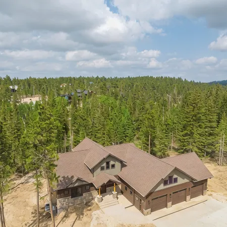 Powder House Pass 5 bedrooms - Hot tub, large garage, paved roads