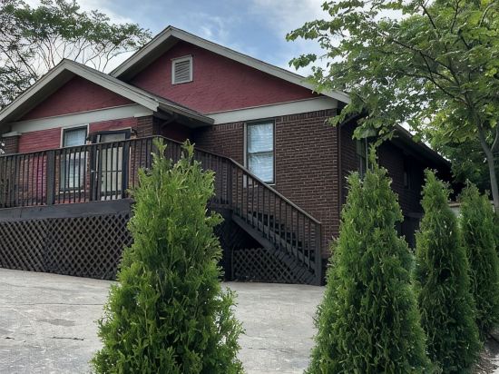 Walk to War Memorial 3-Bedroom REMODELED Home in Heart of Hillcrest