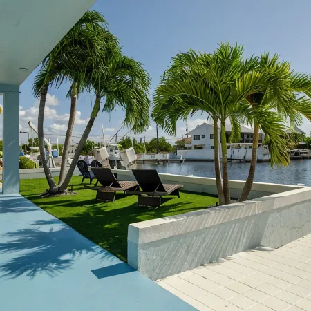 Boater’s Family Retreat in Key Largo with Waterfront Views and Dock Access
