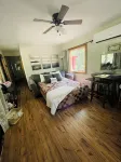 Cozy Cabin nestled on 10 acres just minutes from the lake and the speedway - Feriehus