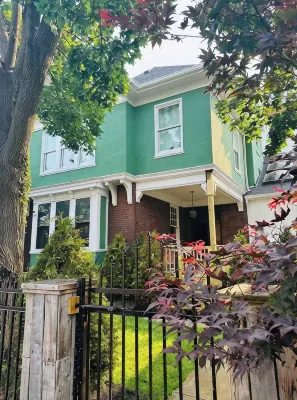 4 br 2 baClassical Victorian Home Off Walnut Street in Shadyside Pittsburgh - Holiday bungalows