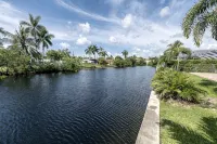 Luxury 5BR 3 Baths On the water Great Location 5 Min to Beach  Heated Salt pool - Villas