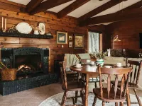 Rosemary on Grand - Cottage Core Lakehouse w/ ADA Dock in Gated Community Hotels in Cleora