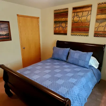 Townhouse in a quiet culdesac, easy access to all Black Hills area attractions.