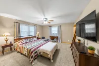 30%Off Mountain Cabin - 2 King Beds, Hot Tub, Game Room, Mini Golf, EV Charger - 4-Star