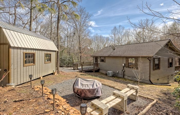 Beary’s Den where Chic meets Country in this Cozy Cabin
