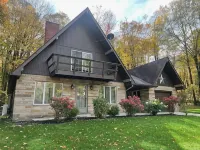 Laurel Highlands Getaway Chalet - Fire Pit, Game Room, Near Ski Resorts & Lake - Chalets