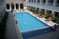 Same Hotel Cepu - Pools