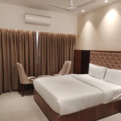 Shree Inn by Tamanna Hotels Отели рядом с достопримечательностью «Стадион «Балевади»»