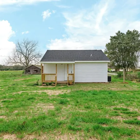 Cozy Little House in Level Plains