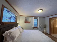 Modern and unique cottage in perfect downtown CDA location for a great getaway! - 4-Star
