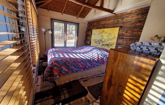 1900's Log Cabin with Spectacular Valley View