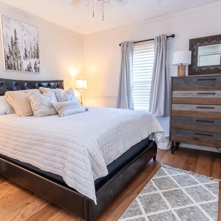 Glens Falls Boutique Stay, near skiing, Lake George, Saratoga, Pool!