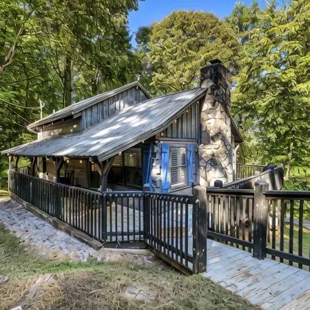 Cozy, Style, Hot Tub, Games, Perfect Location!