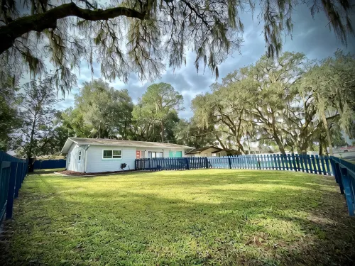Relaxing FUN Home- short walk to Rainbow River - Wi-Fi