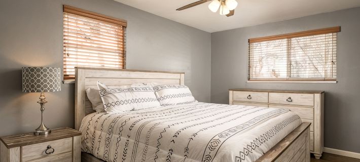 Full Size Pickleball Court - Hot Tub - Amazing Kitchen - By Lake - Book Now! Hoteles en Arvada