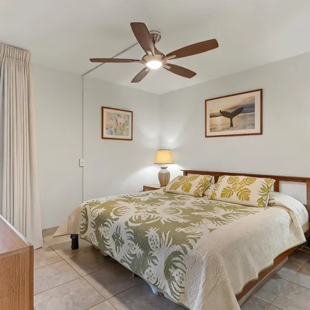 Quiet, comfortable and across from gorgeous Charley Young beach