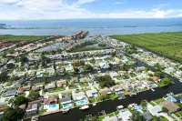 Waterfront Retreat in the Heart of Tampa. Close to Tpa, RayJay and Steinbrenner - Homestays
