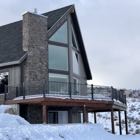 Immaculate Garden City Cabin - Stunning Bear Lake Views - Sleeps 14!!