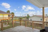 Beachfront Oasis - Lots of Amenities! - 4-Star