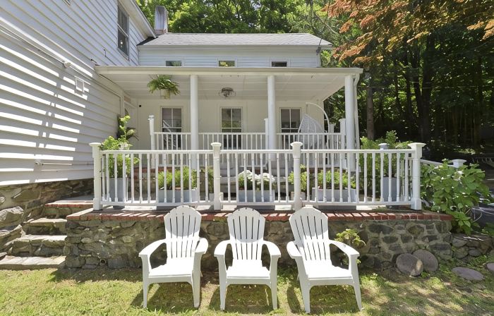 Entire 1 Bedroom Apartment in Lovely Family Vacation Lake House. Pets welcome!