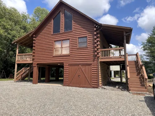 River Front Log Cabin- Hot Tub-Tubing on the River, Pet Friendly. - Parvekkeita