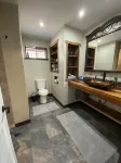 Cozy Home with Hot Tub, River View & Fire Pit! - Feriehus