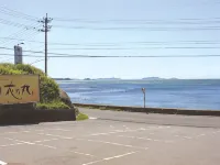 水軍伝説の風薫る宿 花乃丸 - 駐車場