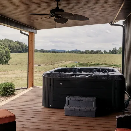 Red Hill Farm's Newly Renovated "Bunkhouse" with Hot tub and Gameroom