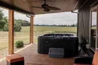 Red Hill Farm's Newly Renovated "Bunkhouse" with Hot tub and Gameroom - 3-Star