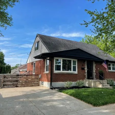 Charming 3-bedroom house with fenced yard in a quiet  neighborhood  Dog Friendly