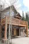 滑雪度假村對面豪華5臥室4.5衛浴、2間主臥度假屋 許可證005650 - 3 星級
