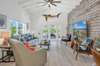 Harbor Hideaway - 3bed,2bath,50' dock, heated pool, tiki with all the amenities. - ที่มีฟิตเนส