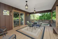 Minutes Away from Downtown Bristol & the Speedway - Boutique