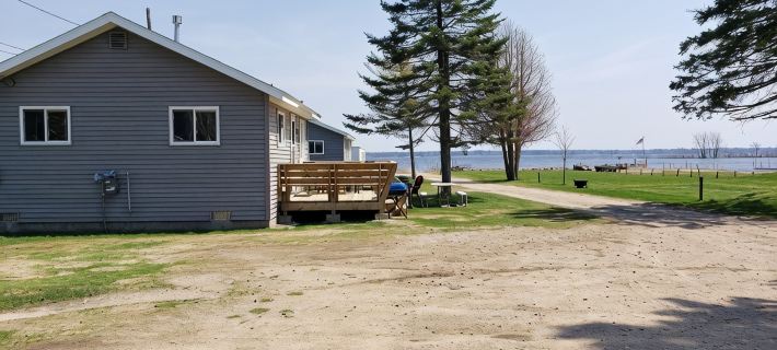 2bed 1bath LAKE MI Fishing Cabin WiFi AC Deck Firepit Kayak Paddle Boat Dock #8 Hotels in Delta County